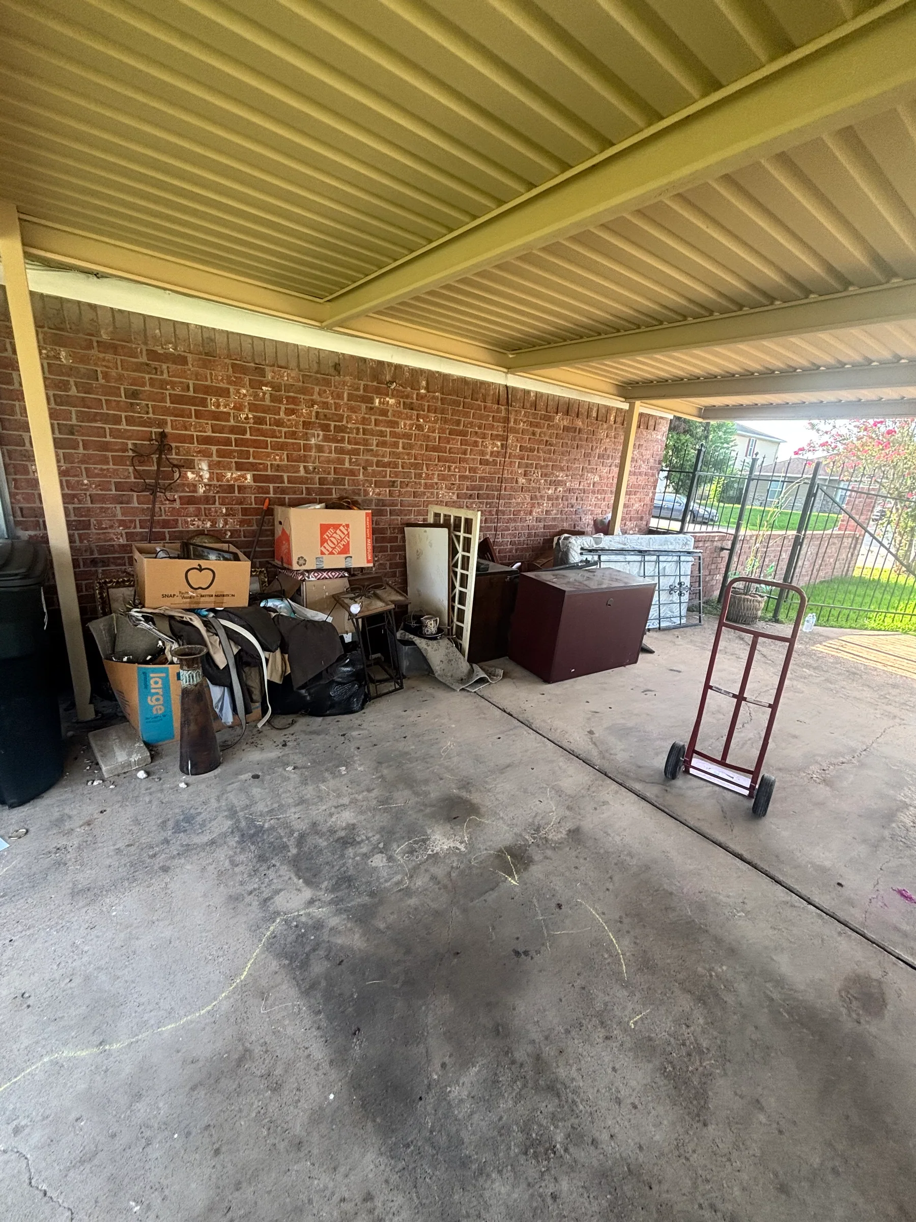 Junk Open Garage Cleanout 